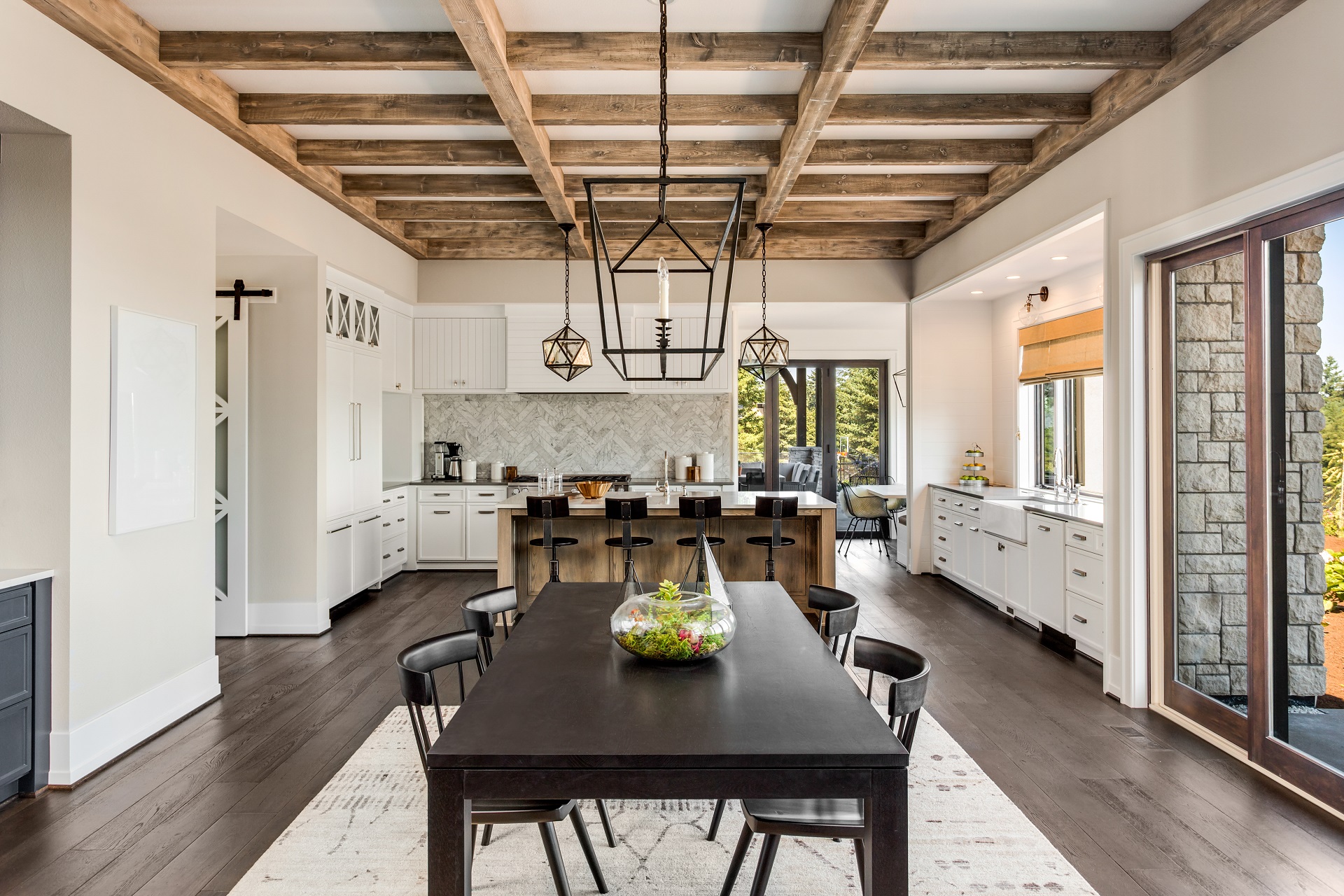 Antique White Kitchen Cabinets Give Any Home Farmhouse Vibes